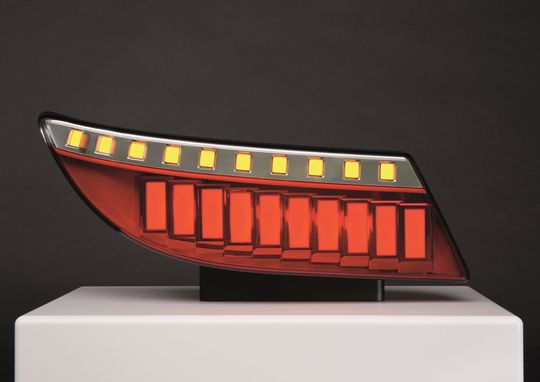 Die OLED im Auto: Für flächiges Licht wie Blinker, Heckleuchte oder die Innenbeleuchtung eignen sich OLEDs. Knackpunkt ist dabei die Temperaturbeständigkeit. (Foto:  Osram)