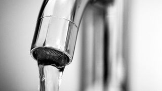 Forscher entwickeln ein System, mit dem sie verschiedene Parameter der Qualität von Trinkwasser in Versorgungsnetzen automatisiert und in Echtzeit überwachen können. (gemeinfrei)