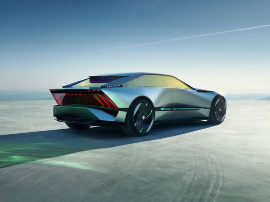 Das im Jahr 2023 vorgestellte „Inception Concept“ von Peugeot gibt einen Ausblick auf die künftige Designsprache der Marke.(Bild:  Stellantis)