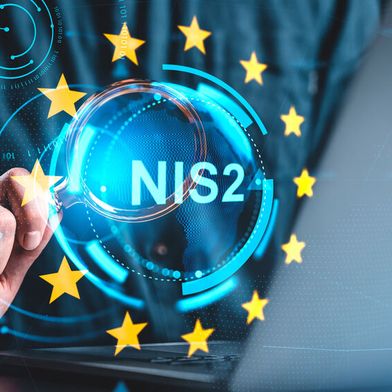 NIS2 erfordert strategisches Vorgehen statt hektischer Einzelmaßnahmen. Mit OKR lassen sich Sicherheitsziele klar priorisieren, Verantwortlichkeiten zuweisen und Fortschritte messbar machen. (Bild: © ImageFlow - stock.adobe.com)