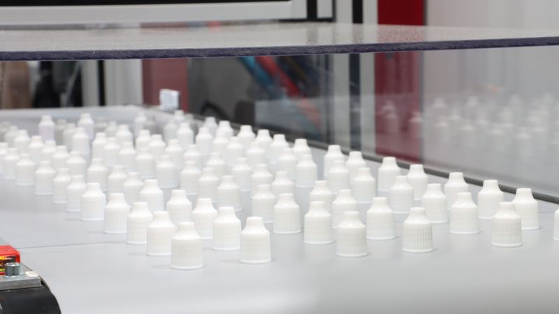 Die MicroPower Arbeitszelle vereint alles, was es zum Produzieren braucht, auf nur zwei Quadratmetern.(Bild:  Wittmann)