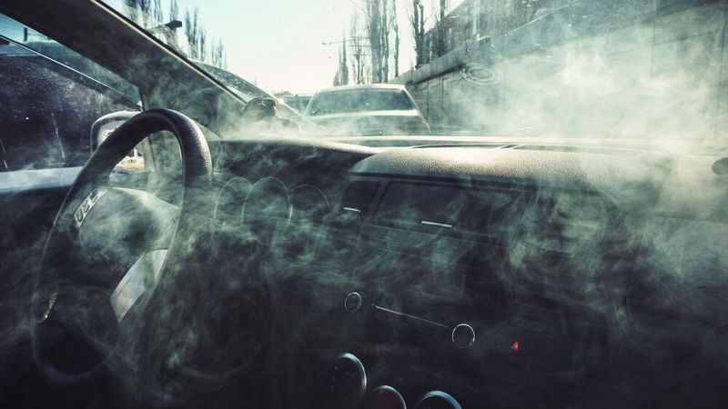 Immer wieder gibt es Rückrufe wegen Brandgefahr. Können Hacker über solche Fehlfunktionen bewusst ein Feuer entfachen?(Bild:  © DedMityay - stock.adobe.com)