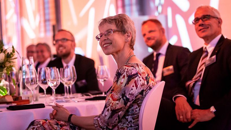  (Bausewein / Vogel Communications Group)