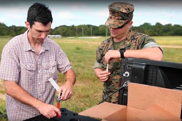 US-Armee und Marines entwickeln gemeinsam ein System, mit dem sich Drohnen auf einem 3D-Drucker bedarfsgerecht binnen 24 Stunden herstellen lassen.  (David McNally, army.mil)