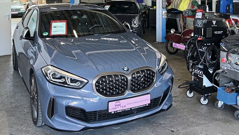 Lisettes Automobil Boutique in Kissing hat einen kleinen, aber feinen Bestand an Gebrauchtwagen, Young- und Oldtimern.(Bild:  VCG - Lulei)