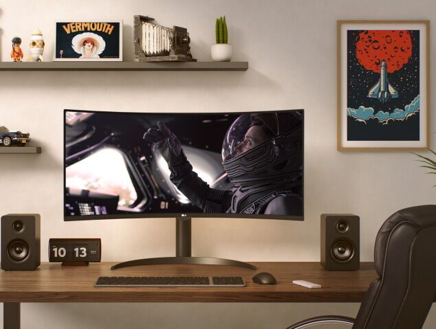 Mit seinem 34-Zoll-UWQHD-Panel mit 3.440 x 1.440 Pixel Auflösung ist der 34SR65QC  LGs erster MyView-Monitor, der Filme im 21:9-Format streamen kann. (Bild: LG Electronics)