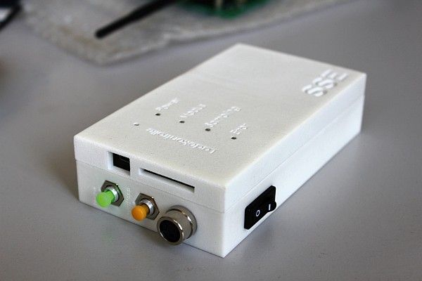 Bild 2: Gerät zur Datenaufzeichnung von Spannung und Strom für die Leistungsberechnung. (Bild: Christian Pätz)