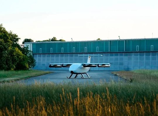 ERC System is a start-up that is also dedicated to drone development. What you can see here is a heavy-duty drone that can weigh 250 kilograms. The military in particular is interested in the unmanned flight system, which is now coming faster than initially planned.(Source:  ERC system)