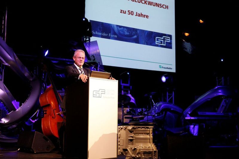 Prof. Dr.-Ing. Hans-Jörg Bullinger, Präsident der Fraunhofer-Gesellschaft: „Qualitätsverpflichtung, Mobilität, Energiekonzepte und Ressourcenschonung entscheiden über die Produkte der Zukunft.“  (Bild: Schneider Form)