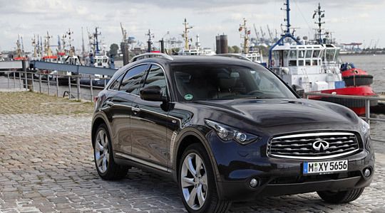Der größte ist der FX. Das SUV heißt bei Infiniti Crossover und ist in zwei Motorisierungen zu haben. Der FX 50 hat einen 5-Liter-Motor mit 390 PS ... (Archiv: Vogel Business Media)