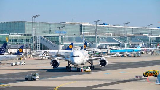 Ein KI-System hilft Fraport, alle Abläufe am Flughafen Frankfurt zu analysieren und zu optimieren.(Bild:  Fraport AG)