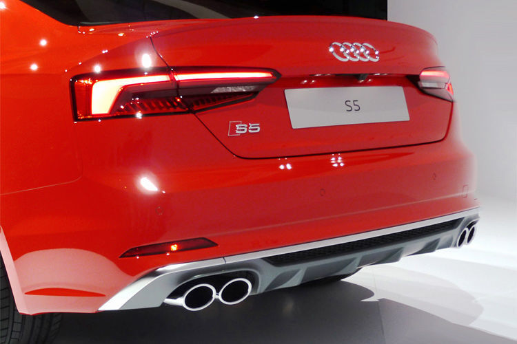 Das markante Heck des Audi S5 Coupé prägen vier Auspuffrohre und ein Diffusor unter der Heckschürze. (Wolfgang Pester)