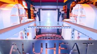 Sicht vom Chargenkorb zum Kammerofen (Bild: Aluheat)