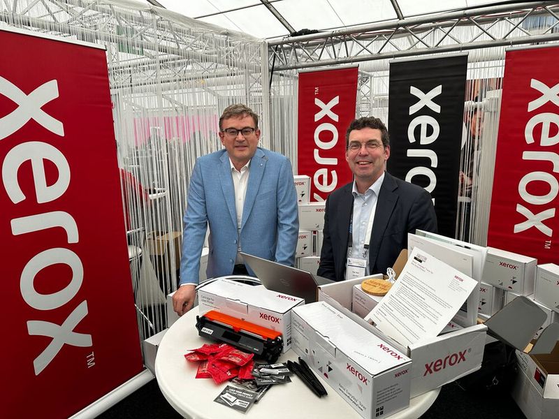 Auf die richtige Tinte kommt es an, (l.) Ingo Waldhoff und Peter Visser (XEROX). (Bild: Vogel IT-Medien)