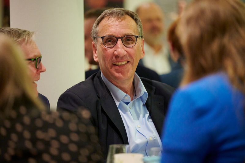 Impressionen vom ELEKTRONIKPRAXIS Frühlingsfest 2023 im Ketterer Kunst mit der Verabschiedung von Johann Wiesböck.  (Bild: © EYE AM CHRIS)