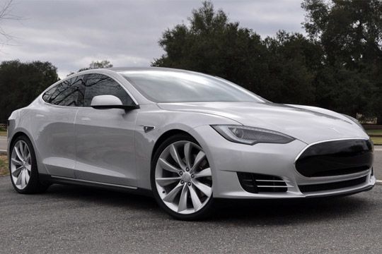 Für das Model S hat Tesla erstmals Fahrwerk und Karosserie selbst entwickelt. (Archiv: Vogel Business Media)