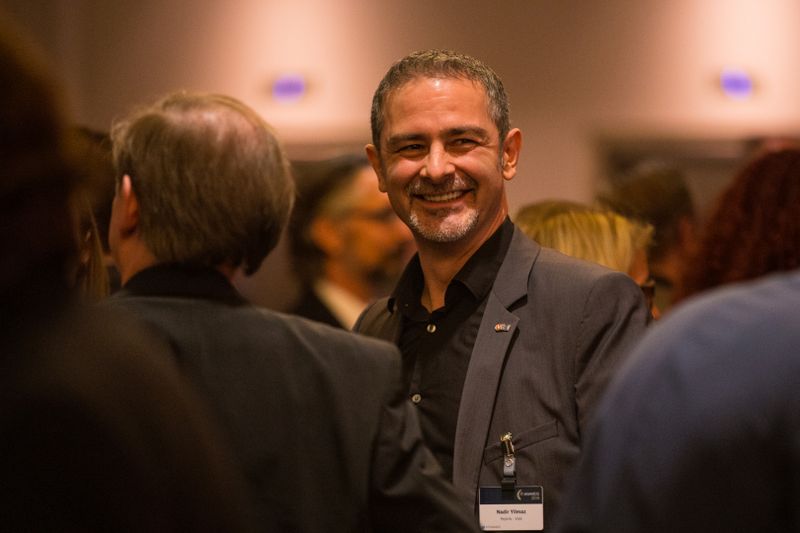 In lockerer Stimmung: Nadir Yilmaz von Vitel. (artful rooms / Vogel IT-Medien GmbH)