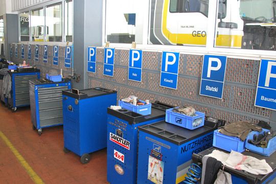 Jede Werkzeugkiste hat ihren „privaten“ Parkplatz. (»kfz-betrieb«)