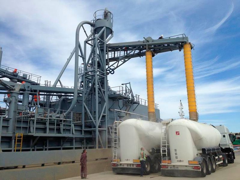 Van Aalst stattete die pneumatischen Entladesysteme verschiedener Zementträger mit  Verladebalge von TBMA aus.  (Bild: TBMA/Van Aalst)