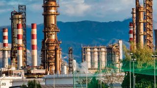 In Ratnagiri, knapp 350 Kilometer südlich von Mumbai soll an Indiens Westküste ein gigantischer Raffinerie- und Petrochemiekomplex entstehen. Die Investitionssumme wird auf ca. 37,5 Milliarden Euro geschätzt. (Symbolbild) (gemeinfrei)