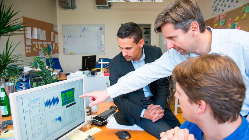 iNDTact ist längst kein Startup mehr: Fünf Jahre nach der Gründung haben die Würzburger mit ihren Sensoren in der Industrie Fuß gefasst.(Bild:  iNDTact)