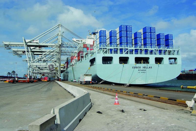 2 „European Container Terminals“ (ECT), Rotterdam:  igus hat acht Ship-to-Shore-Krane von ZPMC (Shanghai) mit „E4/4 4040“-Rollenenergieketten-Systemen ausgerüstet. Desweiteren sind im gleichen Terminal RMG’s von ZPMC mit igus-Systemen ausgerüstet.  Bild: Höltkemeier (Archiv: Vogel Business Media)