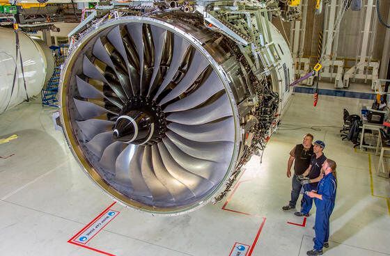 Das Triebwerk XWB-97 von Rolls-Royce: Es treibt die Variante 1000 des Airbus Verkehrsflugzeugs A-350 an. Bei der Prototypenherstellung selbst so großer Bauteile nutzt der Hersteller 3D-Drucker.