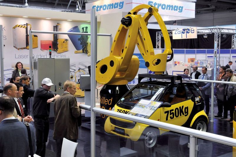 Schwierige Logistikprozesse können mit innovativen Robotiklösungen bewältigt werden.  (Bild: Deutsche Messe AG)