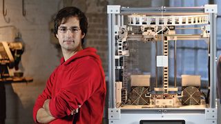 Die Mechatroniker Jonas und Simon Kühling konzentrieren sich auf Open-Source-Hardware-Entwicklung und -Produktion im Bereich der 3D-Drucker. (Bild: Igus)