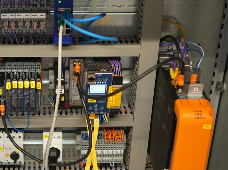 ASi-5/AS-3 openSAFETY über Powerlink Gateway BWU3865 von Bihl+Wiedemann mit integriertem Sicherheitsmonitor für zwei ASi Kreise. (Bild: Bihl+Wiedemann)