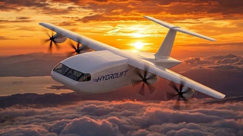 Hydrolift (RWTH Aachen) ist ein innovativer wasserstoff-elektrischer Technologiedemonstrator, der einen Lifting-Body mit LH₂-Integration und eine verteilte Blown-Wing-Propeller Anordnung kombiniert, um STOL-Operationen zu ermöglichen. Im Zentrum steht die modulare Integration zweier schnell austauschbarer Antriebsarchitekturen – einer Brennstoffzelle und eines turboelektrischen Wasserstoffantriebs – über eine gemeinsame 800-V-DC-Infrastruktur, wobei der Antrieb innerhalb von nur 35 Minuten gewechselt werden kann.   (Bild: RWTH Aachen/HYDROLIFT)