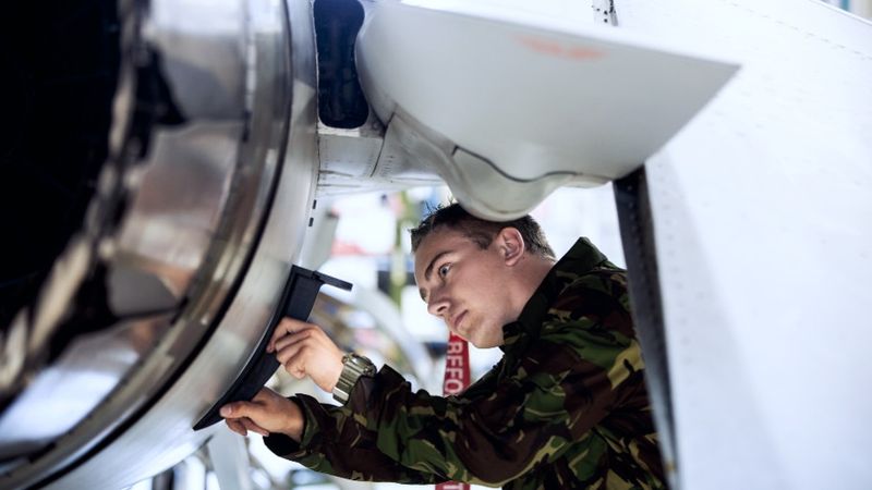 Der 3D-Druck ist schnell zu einem wichtigen Hilfsmittel geworden, das Verteidigungsorganisationen dabei unterstützt, Teile herzustellen, Ausrüstung zu warten und Lücken in der Lieferkette unter Druck zu schließen.(Bild:  Ultimaker)