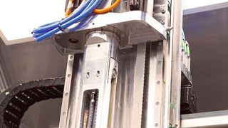 Die 3D-Stereosensoren unterstützen das System dabei, die Umgebung in Echtzeit und 3D zu erfassen und zu analysieren, sowie Greifvorgänge zu planen und auszuführen. (TGW Logistics Group)