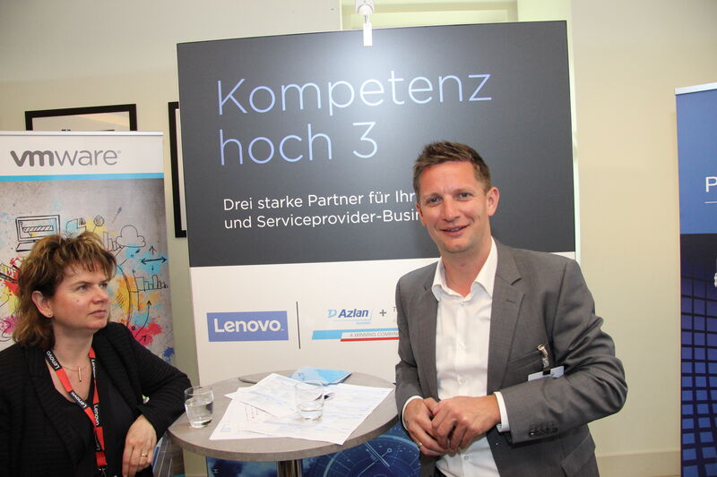 Auch die Tech Data Azlan (Michael Hitzelberger) war zusammen mit VMware und Lenovo (Marion Weiss) vertreten.   (Vogel IT-Medien GmbH)