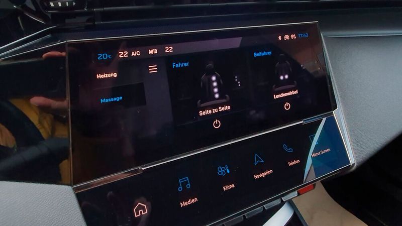 8. Die Sitze: Eine angenehme Ablenkung waren die Massagesitze mit ihren unterschiedlichen Programmen. Unser Tipp: „Katzenpfoten“. (Bild: Mauritz – »kfz-betrieb«)