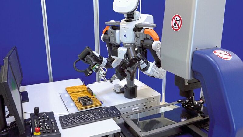 Eine vollautomatische Bestückung der Werth-Schaftdrehvorrichtung V Pro wurde in Zusammenarbeit mit der Rollomatic SA, Humanoid Power division unter Verwendung eines Roboters der Kawada Robotics Corp. realisiert.