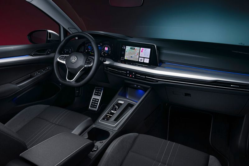 Das Cockpit des Avant unterscheidet sich nicht von dem normalen Golf.  (Bild: Volkswagen )