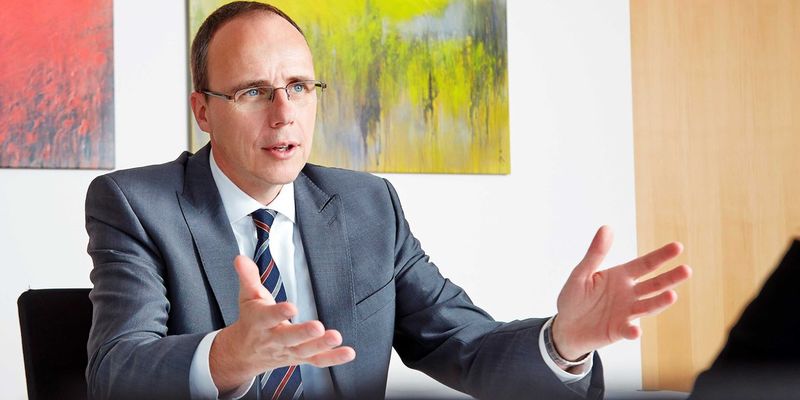 eServices – Dienste für Bürger und Wirtschaft, eAdministration – Optimierung der Verwaltung nach innen und Open Government – Öffnung der Verwaltung nach außen, das sei der Dreiklang der hessischen eGovernment-Stragei, so Innenminister Peter Beuth(Bild:  Innenministerium Hessen)