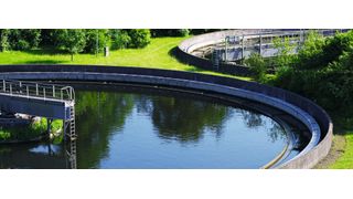 Abb. 1: Über Abwasser und Klärschlamm aus Kläranlagen werden Mikroplastikpartikel direkt in die Umwelt eingetragen. (© darknightsky / Fotolia.com)