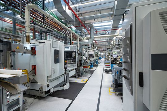 In Schweinfurt fertigt Schaeffler hauptsächlich Wälzlager für die Industrie. (Bild:  Schaeffler)