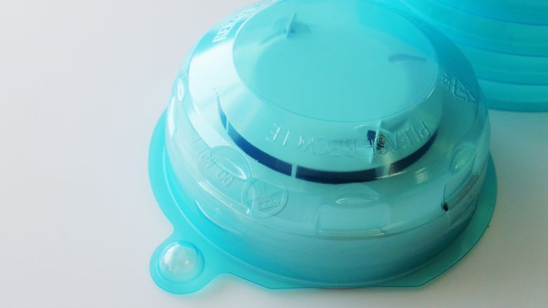 Apollo wechselt bei allen Staubschutzkappen von PVC auf 97 % recyceltes PET (rPET). Das schont nicht nur Ressourcen in der Herstellung, sondern erleichtert auch die Entsorgung.(Bild:  Apollo)