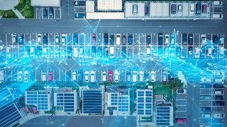 Smarte Sensorik kann die Parkplatzsuche für Autofahrer deutlich erleichtern. Mit den gesammelten Daten können verfügbare Parkplätze, die Auslastung und Wartezeiten angezeigt werden. (Bild: S O NAH)