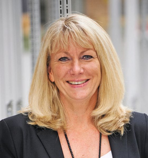 Stefani Bovie, Prokuristin und Leiterin kaufmännische Abwicklung & Logistik bei der ATR Industrie-Elektronik GmbH: „Die Anbindung unserer Schalt­anlagen an die Standardkomponenten von Siemens funktionierte einwandfrei.“ (Bild: Siempelkamp)