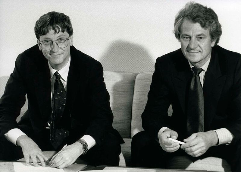 1993 triffr Bill Gates (li.) Hasso Plattner in München: Ein Kooperationsabkommen wird geschlossen, um das System R/3 auf Windows NT zu portieren.