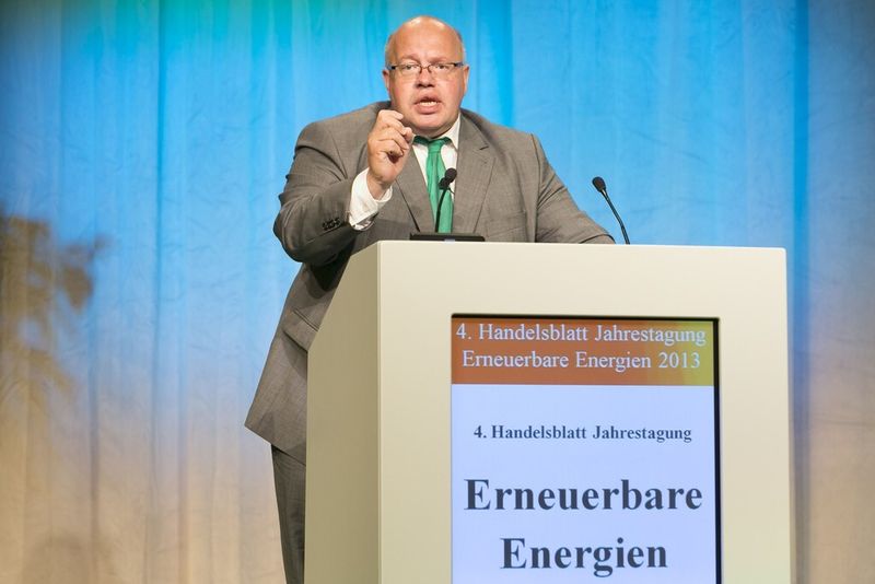 Bundesumweltminister Peter Altmaier auf der 4. Handelsblatt Jahreskonferenz „Erneuerbare Energien 2013“: „Wir werden nicht rückwirkend in die Einspeisevergütungen von Bestandsanlagen eingreifen.“ (Bild: Euroforum Deutschland)