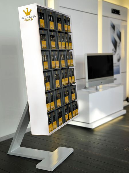 Das mobile BananaRack dient als Eye Catcher für hochwertige Produkte am Point of Sale. (Archiv: Vogel Business Media)