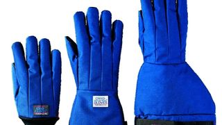 Bild 1: Als Außenmaterial der Schutzhandschuhe für Arbeiten mit tiefkaltem Stickstoff dient halbdurchlässiges Nylon, das zu 100% wasserabweisend und gleichzeitig atmungsaktiv ist. Ein Polyolifin-/Polyesterfutter gewährleistet die Kälteisolierung. (Archiv: Vogel Business Media)