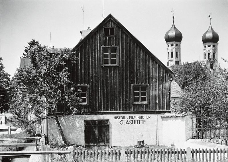 1811 übernimmt Fraunhofer die Gesamtleitung der Glashütte des Mathematisch-mechanischen Instituts in Benediktbeuern. (Bild: Fraunhofer-Gesellschaft)