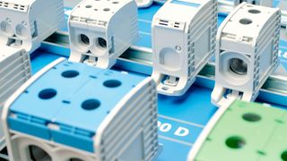 Seit dem Spätsommer hat Leipold die neuen Reihenklemmen der RKA-Serie im Angebot – 2017 sind sie erstmals auf der Hannover-Messe zu sehen. (Leipold Gruppe)