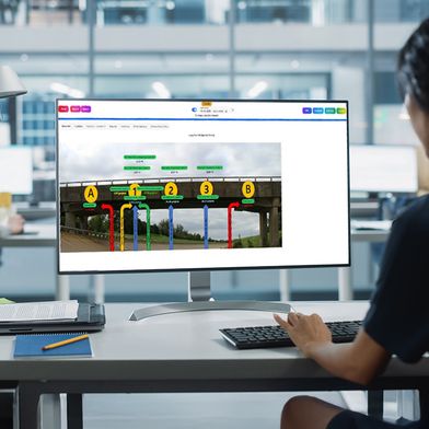 Präzision durch KI: Die Plattform HBK Monitor360 visualisiert den strukturellen Zustand kritischer Infrastrukturen in Echtzeit und ermöglicht so eine datenbasierte, vorausschauende Wartung. (Bild: HBK )